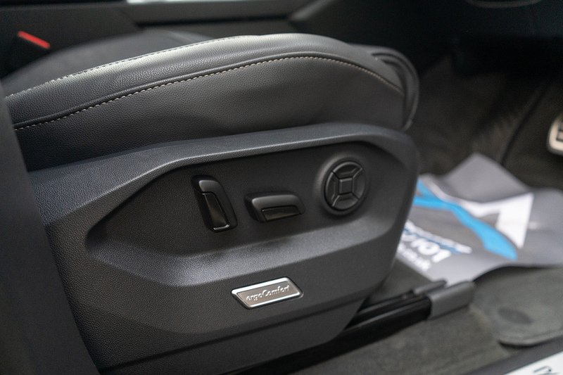 Volkswagen Touareg TDI V6 Black Edition - U5143