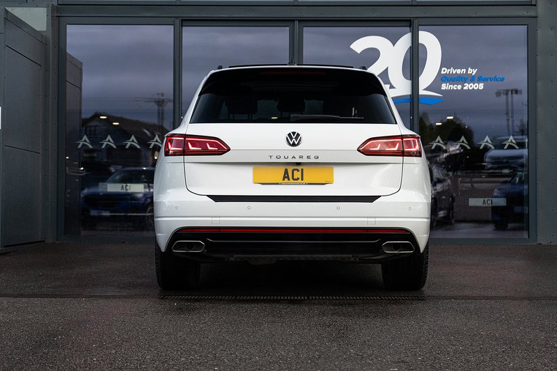 Volkswagen Touareg TDI V6 Black Edition - U5143