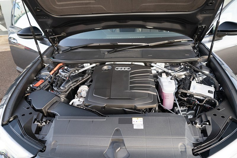 Audi A6 Avant TDI Black Edition - U5160