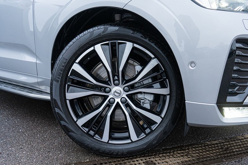 Volvo XC60 B5 MHEV Ultra Dark - U5192