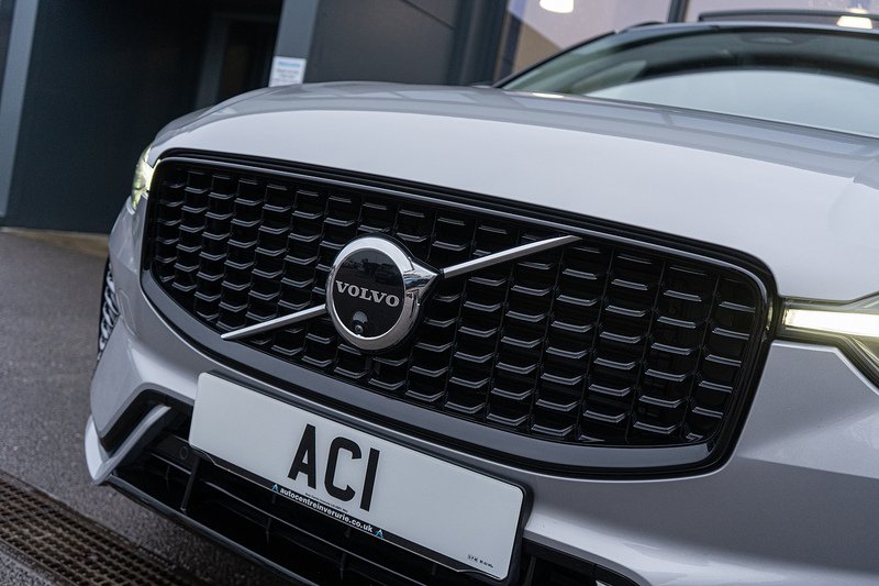 Volvo XC60 B5 MHEV Ultra Dark - U5192