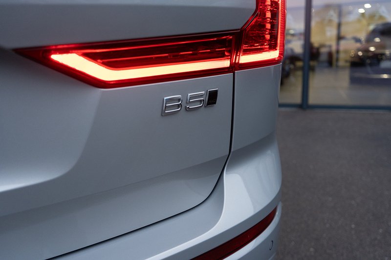 Volvo XC60 B5 MHEV Ultra Dark - U5192