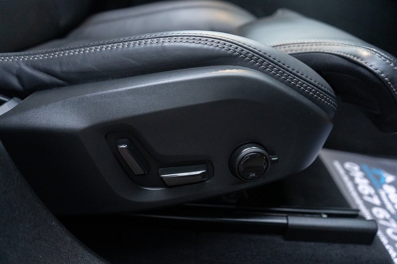 Volvo XC60 B5 MHEV Ultra Dark - U5192