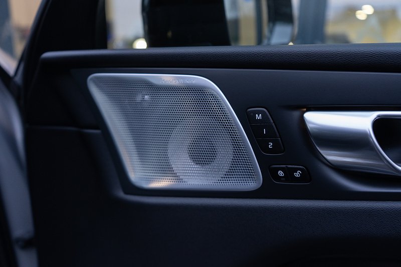 Volvo XC60 B5 MHEV Ultra Dark - U5192