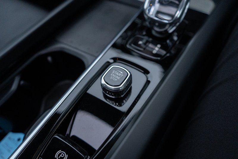 Volvo XC60 B5 MHEV Ultra Dark - U5192