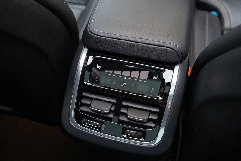 Volvo XC60 B5 MHEV Ultra Dark - U5192