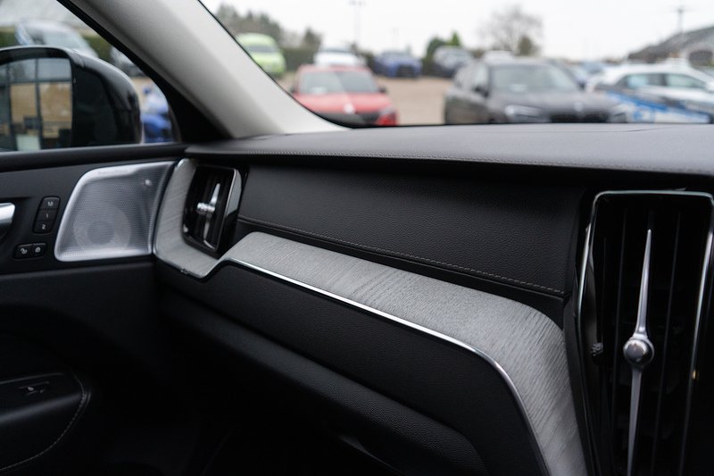 Volvo XC60 B5 MHEV Ultra Dark - U5192