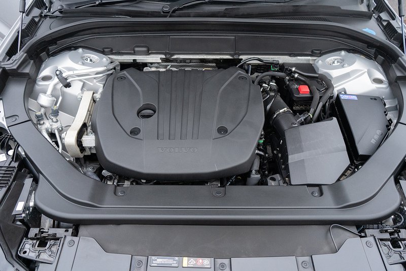 Volvo XC60 B5 MHEV Ultra Dark - U5192