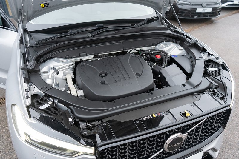 Volvo XC60 B5 MHEV Ultra Dark - U5192