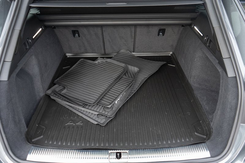 Audi RS4 Avant TFSI V6 Carbon Black - U5193