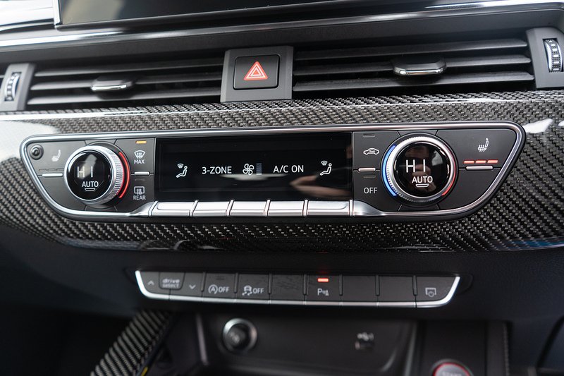 Audi RS4 Avant TFSI V6 Carbon Black - U5193