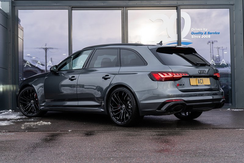 Audi RS4 Avant TFSI V6 Carbon Black - U5193