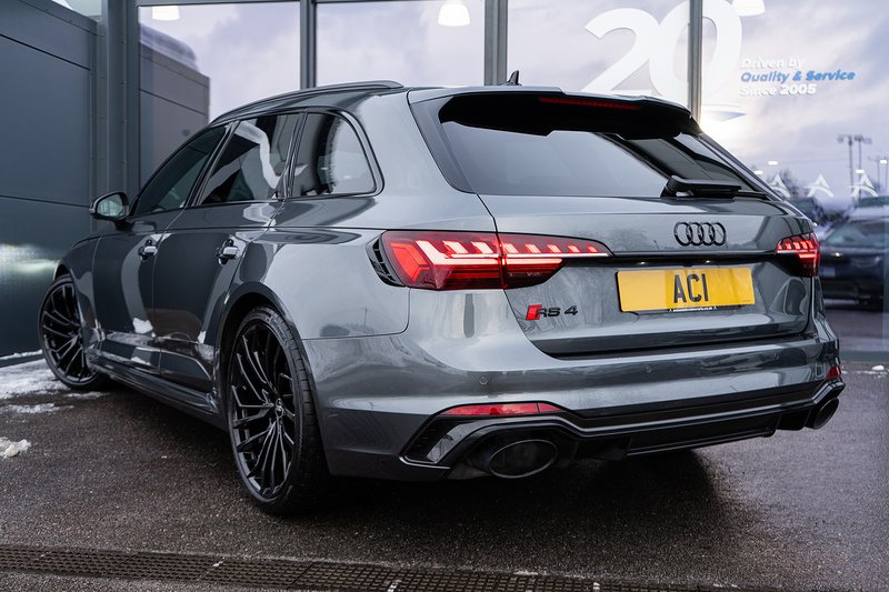 Audi RS4 Avant TFSI V6 Carbon Black - U5193
