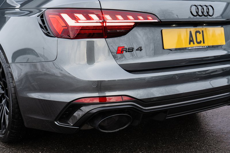 Audi RS4 Avant TFSI V6 Carbon Black - U5193
