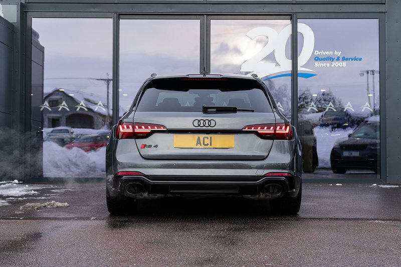 Audi RS4 Avant TFSI V6 Carbon Black - U5193