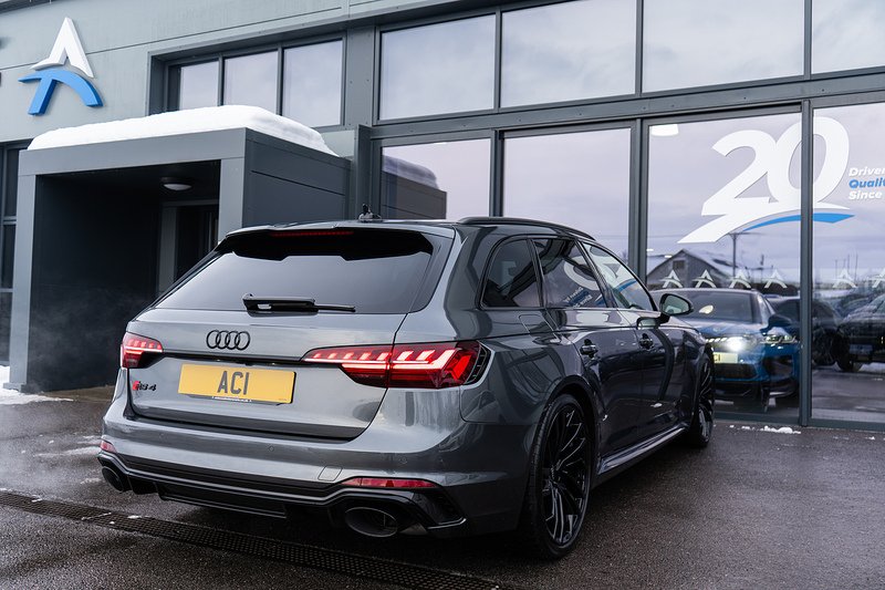 Audi RS4 Avant TFSI V6 Carbon Black - U5193