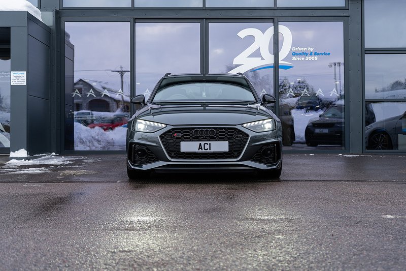 Audi RS4 Avant TFSI V6 Carbon Black - U5193