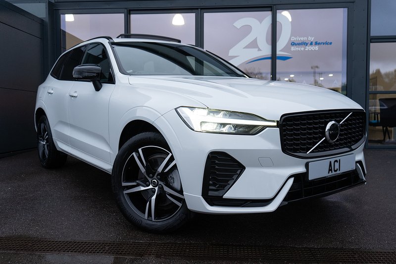 Volvo XC60 B5 MHEV Plus - U5217