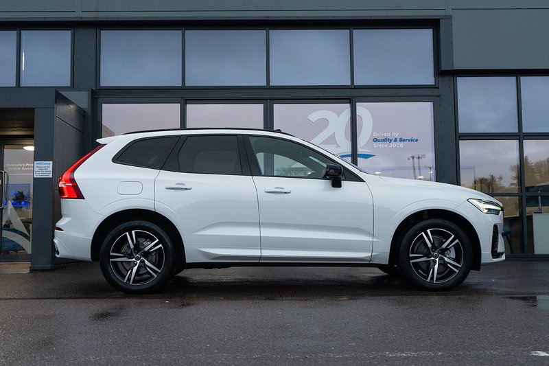 Volvo XC60 B5 MHEV Plus - U5217