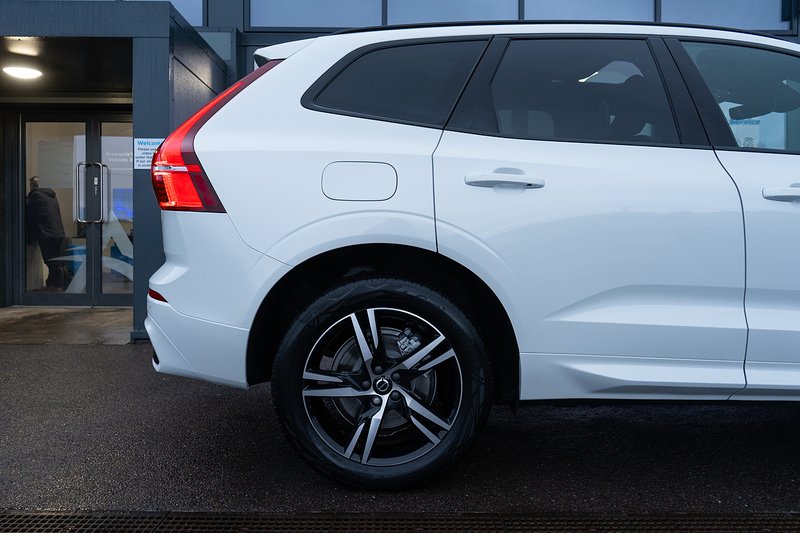 Volvo XC60 B5 MHEV Plus - U5217