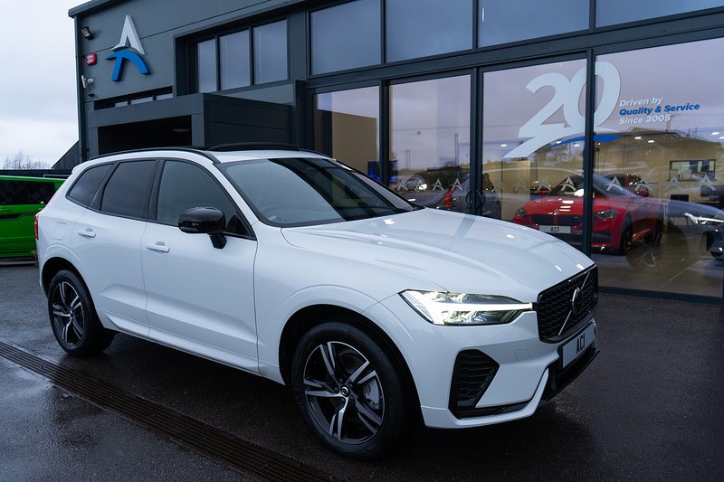 Volvo XC60 B5 MHEV Plus - U5217