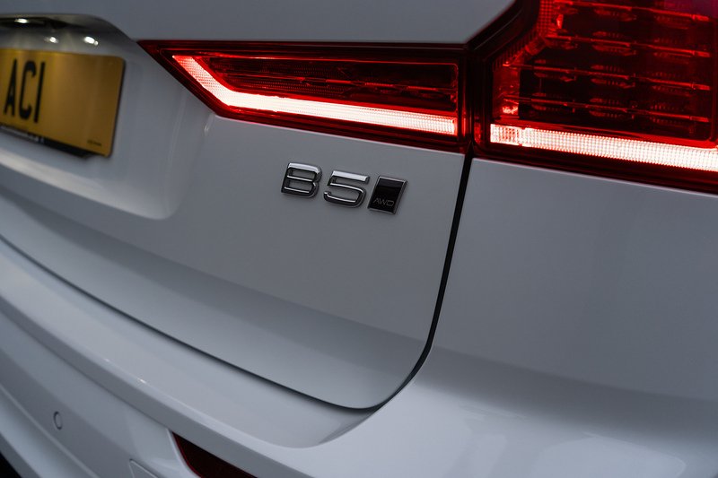 Volvo XC60 B5 MHEV Plus - U5217