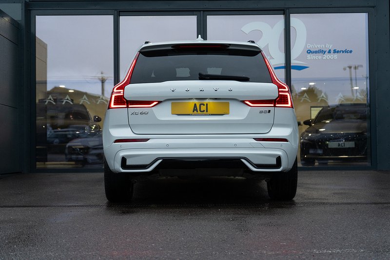 Volvo XC60 B5 MHEV Plus - U5217