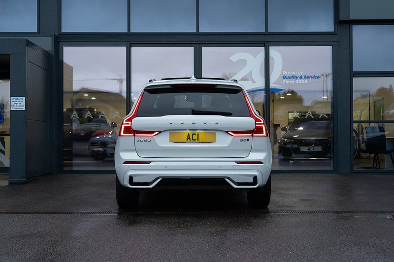 Volvo XC60 B5 MHEV Plus - U5217