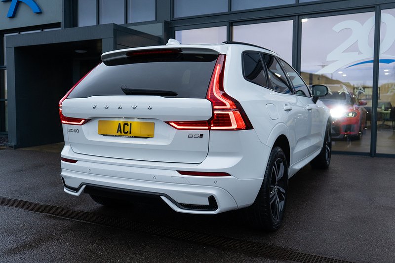 Volvo XC60 B5 MHEV Plus - U5217