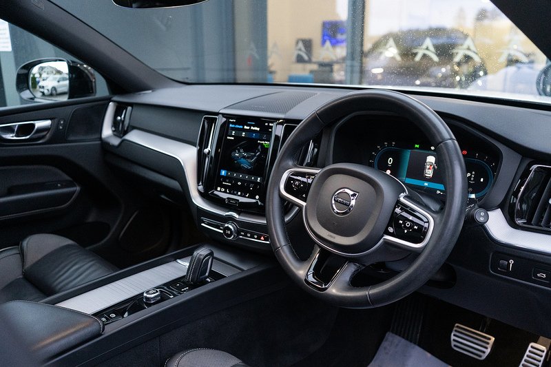 Volvo XC60 B5 MHEV Plus - U5217