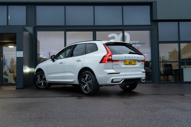 Volvo XC60 B5 MHEV Plus - U5217