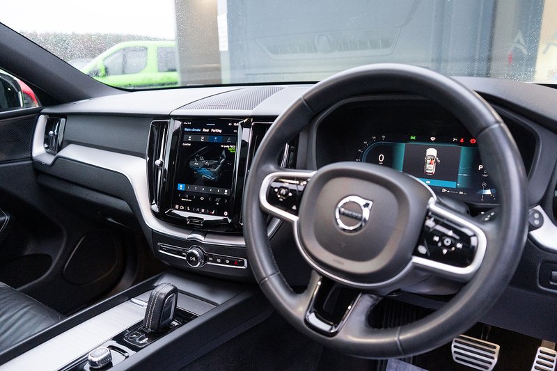 Volvo XC60 B5 MHEV Plus - U5217