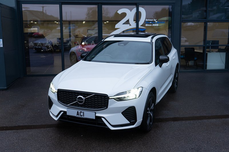 Volvo XC60 B5 MHEV Plus - U5217