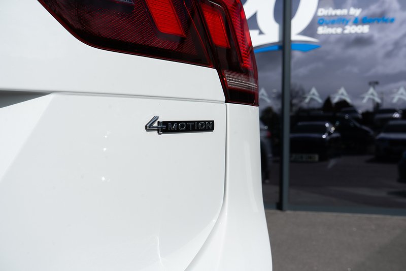 Volkswagen Tiguan TSI R-Line - U5230