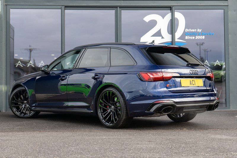 Audi RS4 Avant TFSI V6 Carbon Black - U5239