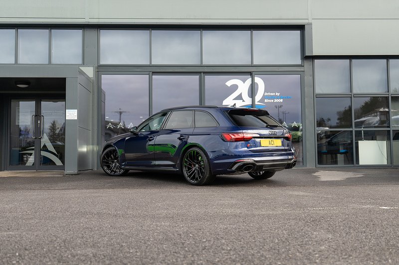 Audi RS4 Avant TFSI V6 Carbon Black - U5239