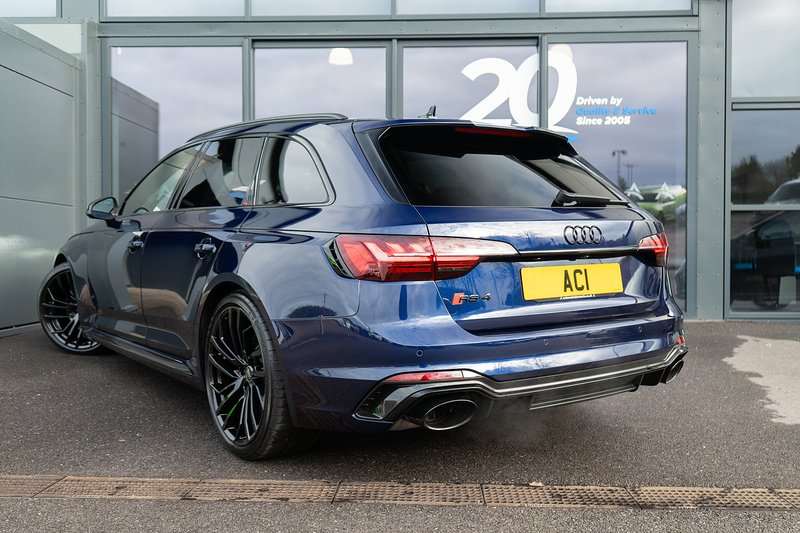 Audi RS4 Avant TFSI V6 Carbon Black - U5239