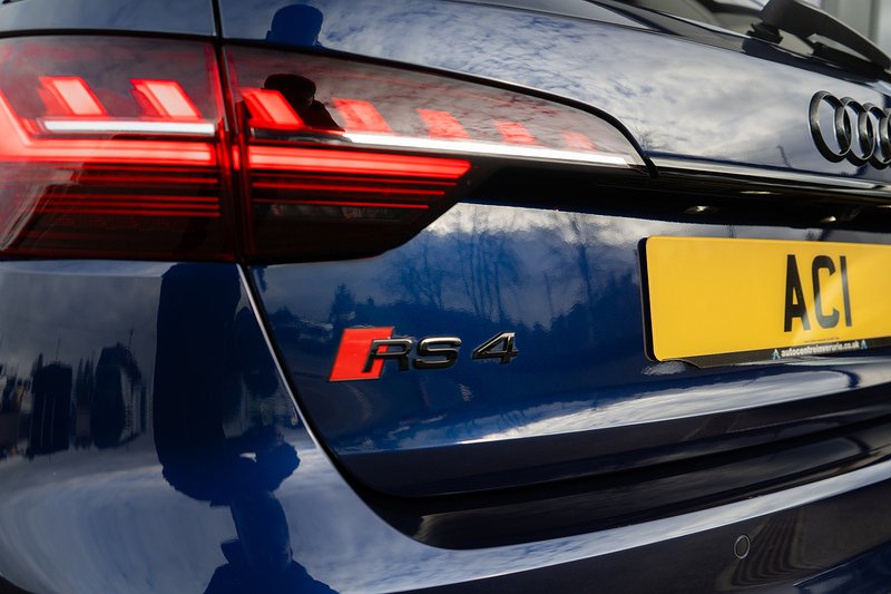 Audi RS4 Avant TFSI V6 Carbon Black - U5239