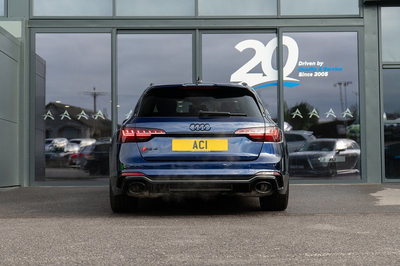 Audi RS4 Avant TFSI V6 Carbon Black - U5239