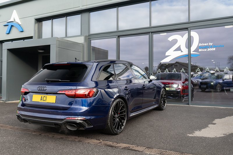 Audi RS4 Avant TFSI V6 Carbon Black - U5239