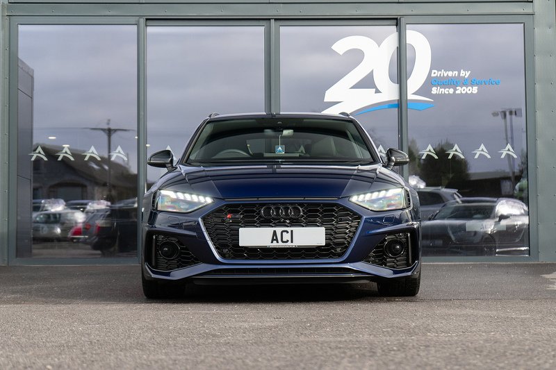 Audi RS4 Avant TFSI V6 Carbon Black - U5239