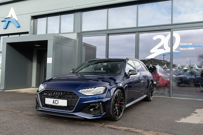 Audi RS4 Avant TFSI V6 Carbon Black - U5239