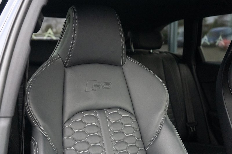 Audi RS4 Avant TFSI V6 Carbon Black - U5239