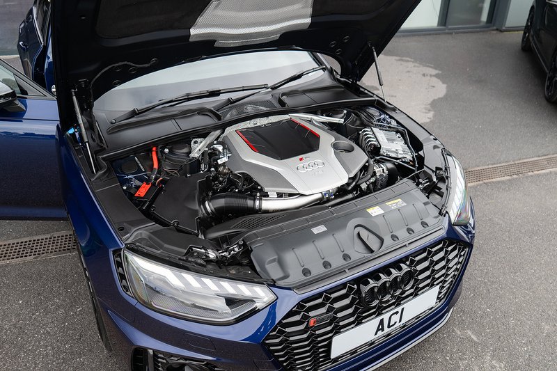 Audi RS4 Avant TFSI V6 Carbon Black - U5239