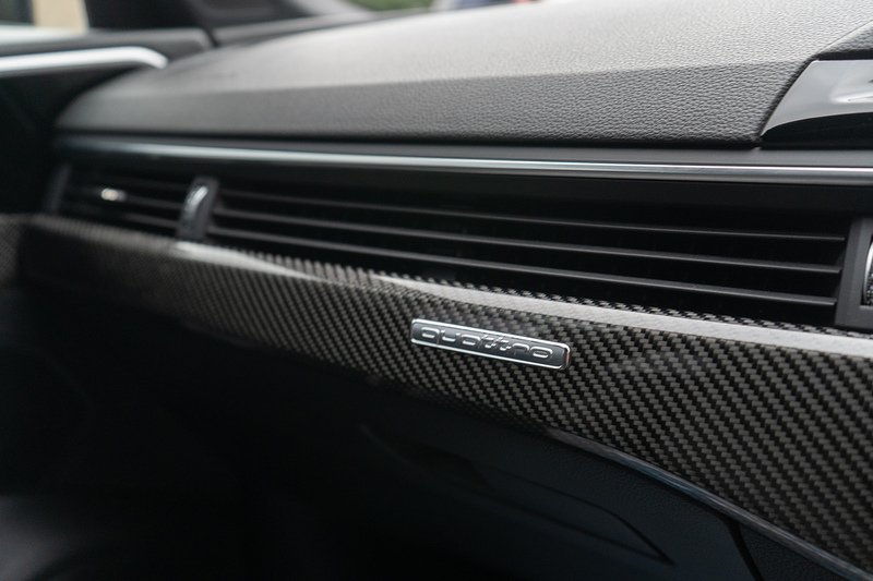 Audi RS4 Avant TFSI V6 Carbon Black - U5239