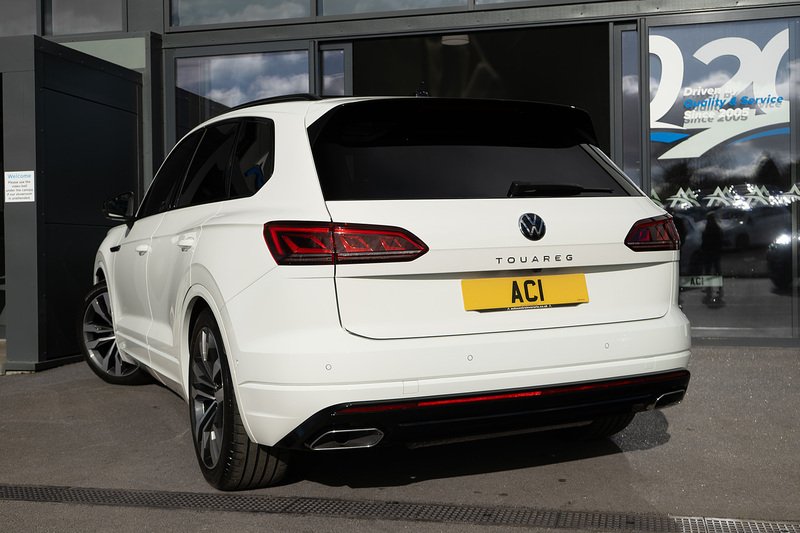 Volkswagen Touareg TDI V6 Black Edition - U5260