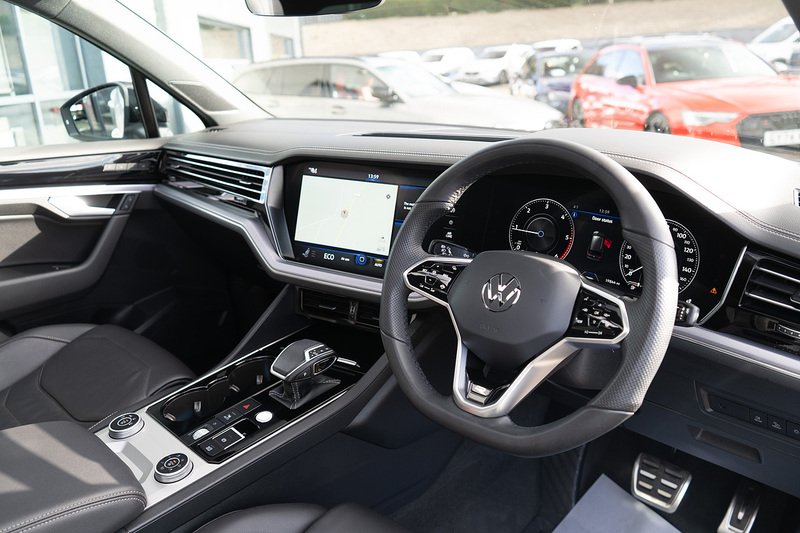 Volkswagen Touareg TDI V6 Black Edition - U5260