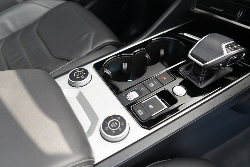 Volkswagen Touareg TDI V6 Black Edition - U5260