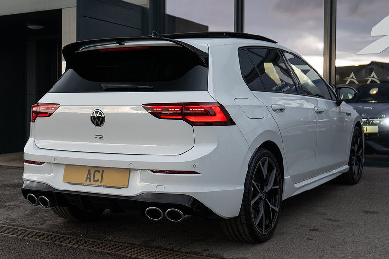Volkswagen Golf TSI R - U5262