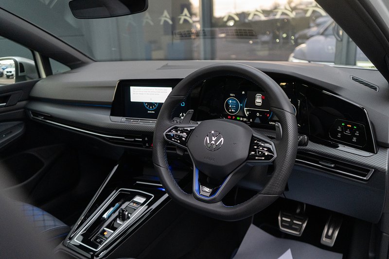 Volkswagen Golf TSI R - U5262